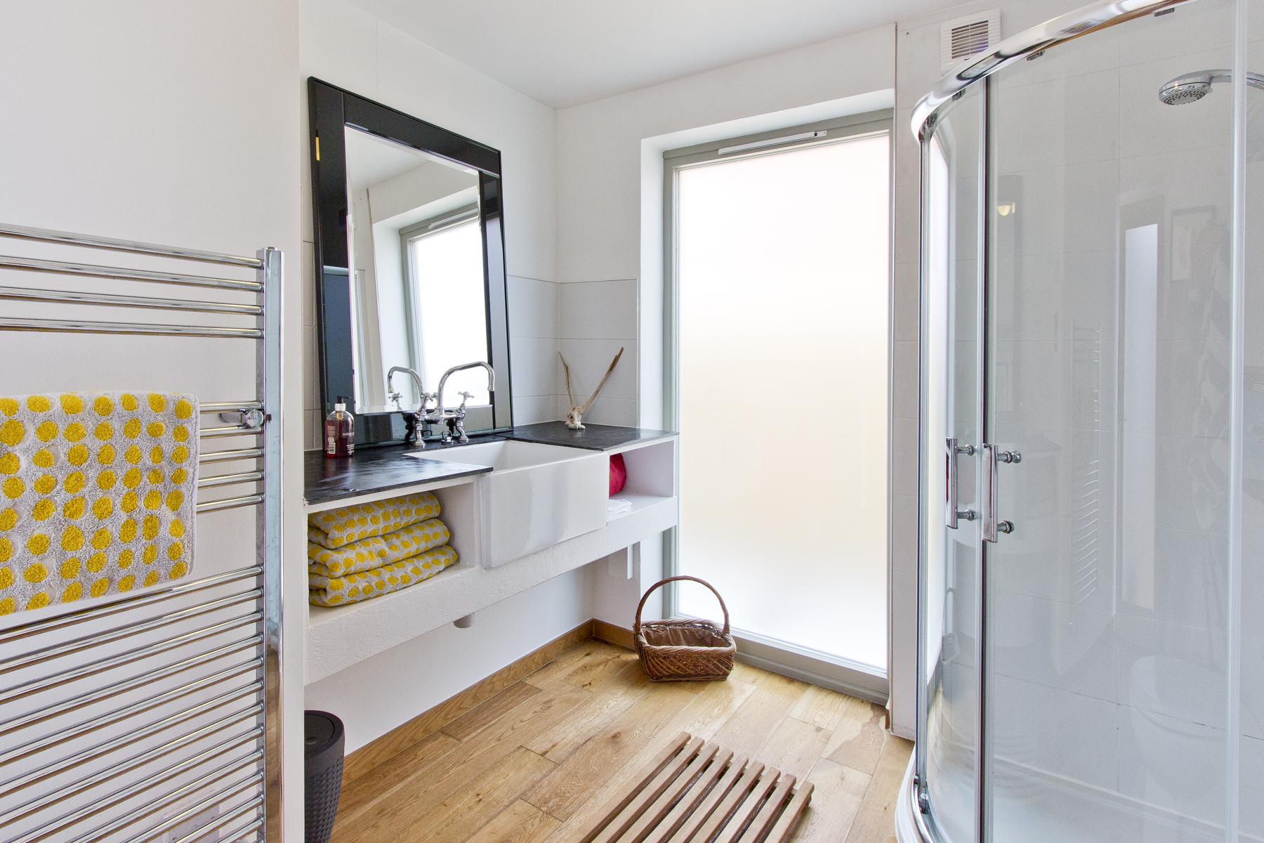 Downstairs shower room Camber Holiday Cottages