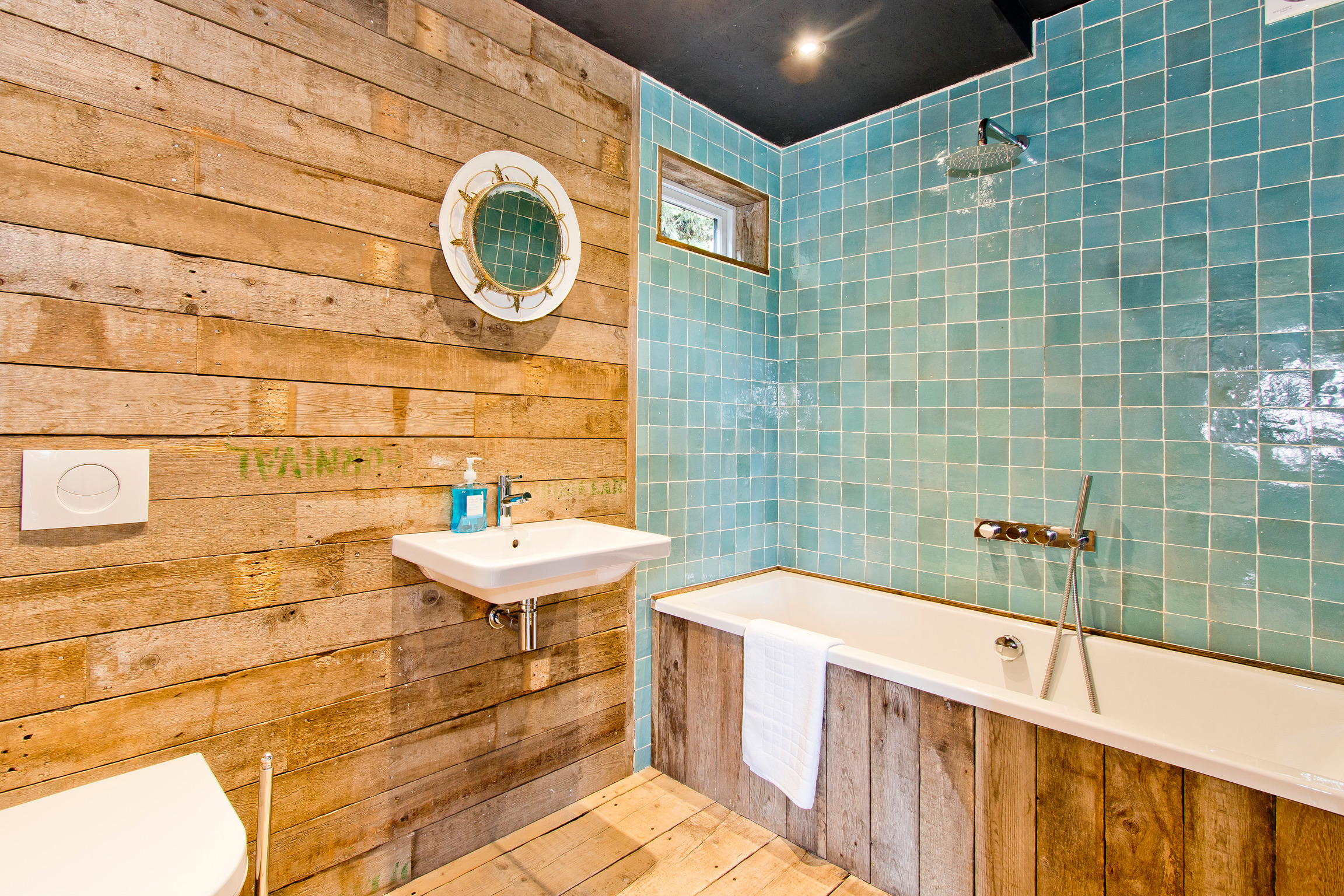 Chandlers Cabin Bathroom