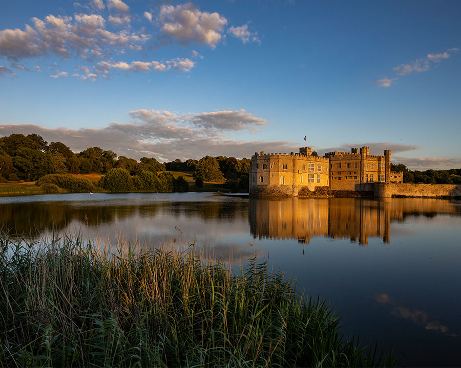 When the sunlight hits Leeds Castle, the colours are spectacular When the sunlight hits Leeds Castle, the colours are spectacular